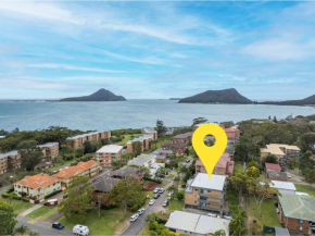 Veronica Court 2, 4 Weatherly Cl - Between Little Beach & Shoal Bay Beach, WiFi & Aircon, Nelson Bay